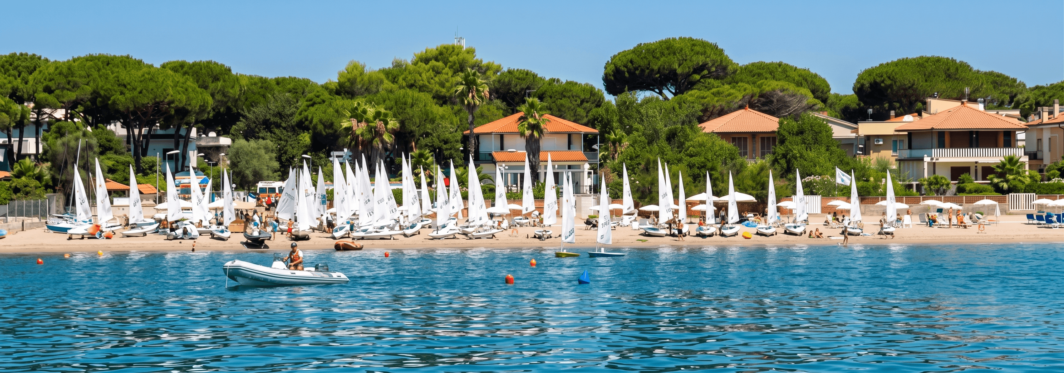 Panorama del Club Velico Riva Azzurra a Terracina, punto di riferimento per la Scuola Vela Federale, corsi di vela per adulti e bambini a Latina e provincia, regate e turismo nautico nel Lazio